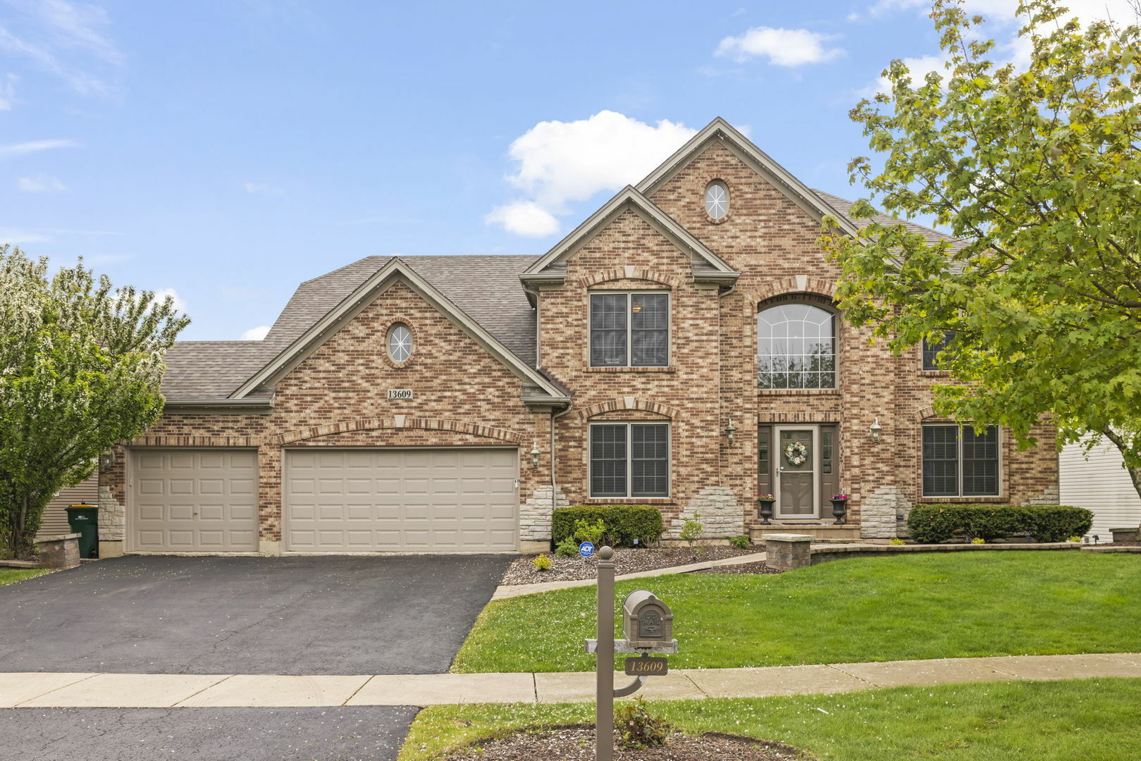Property Photo: 13609 Arborview Boulevard IL 60585