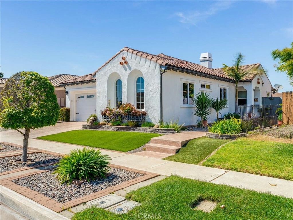 Property Photo:  939 W Anthony Place  CA 93458 