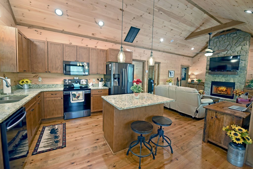 Property Photo: 211 Winding Brook Trail GA 30560
