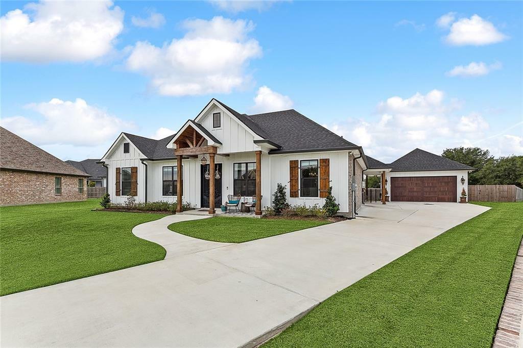 Property Photo: 107 Orchid Court LA 70037