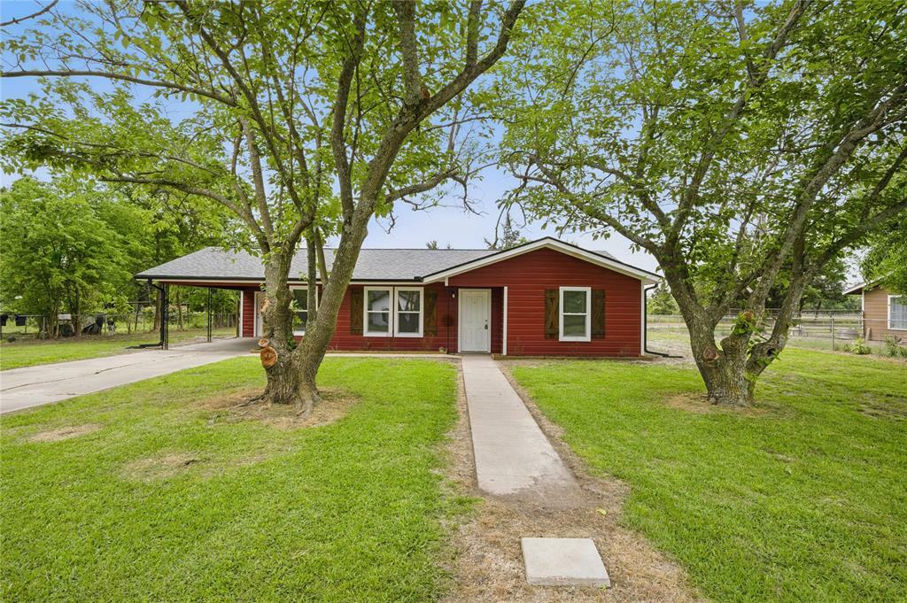Property Photo: 1021 Travis Circle TX 75432