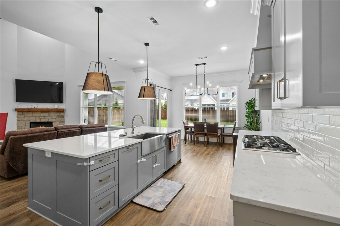 Property Photo: 2710 S 20th Street AR 72758