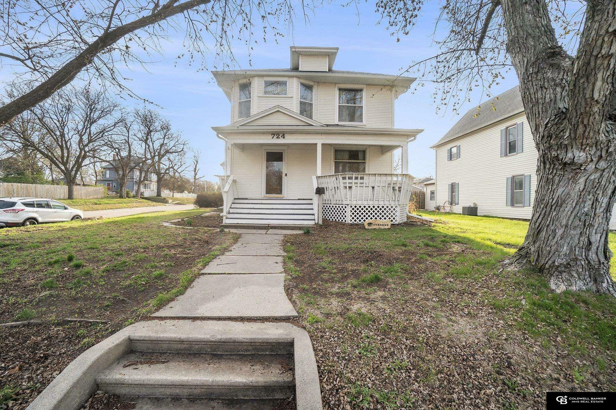 Property Photo: 724 N 10th Street NE 68310
