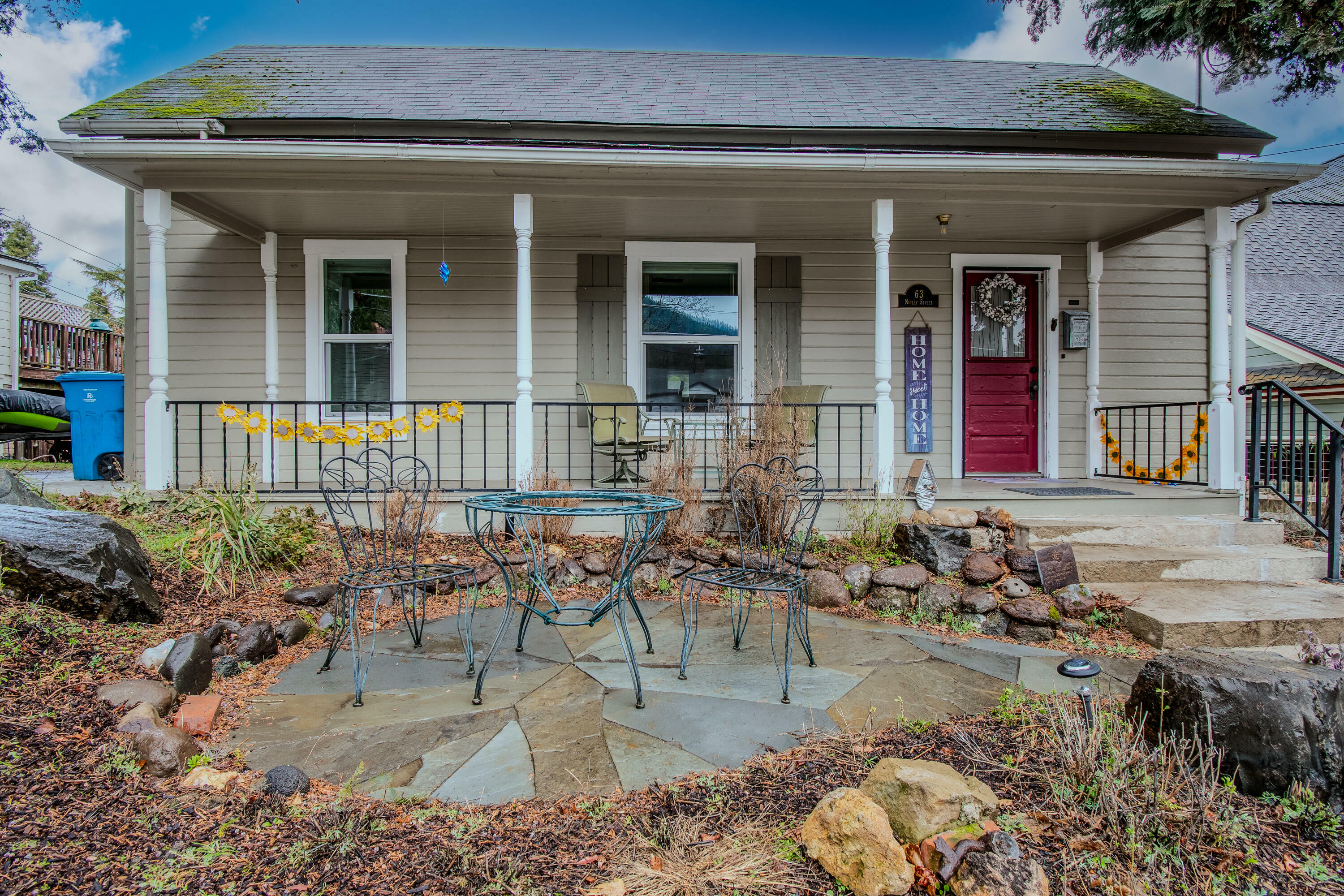 Property Photo: 63 Nutley Street OR 97520