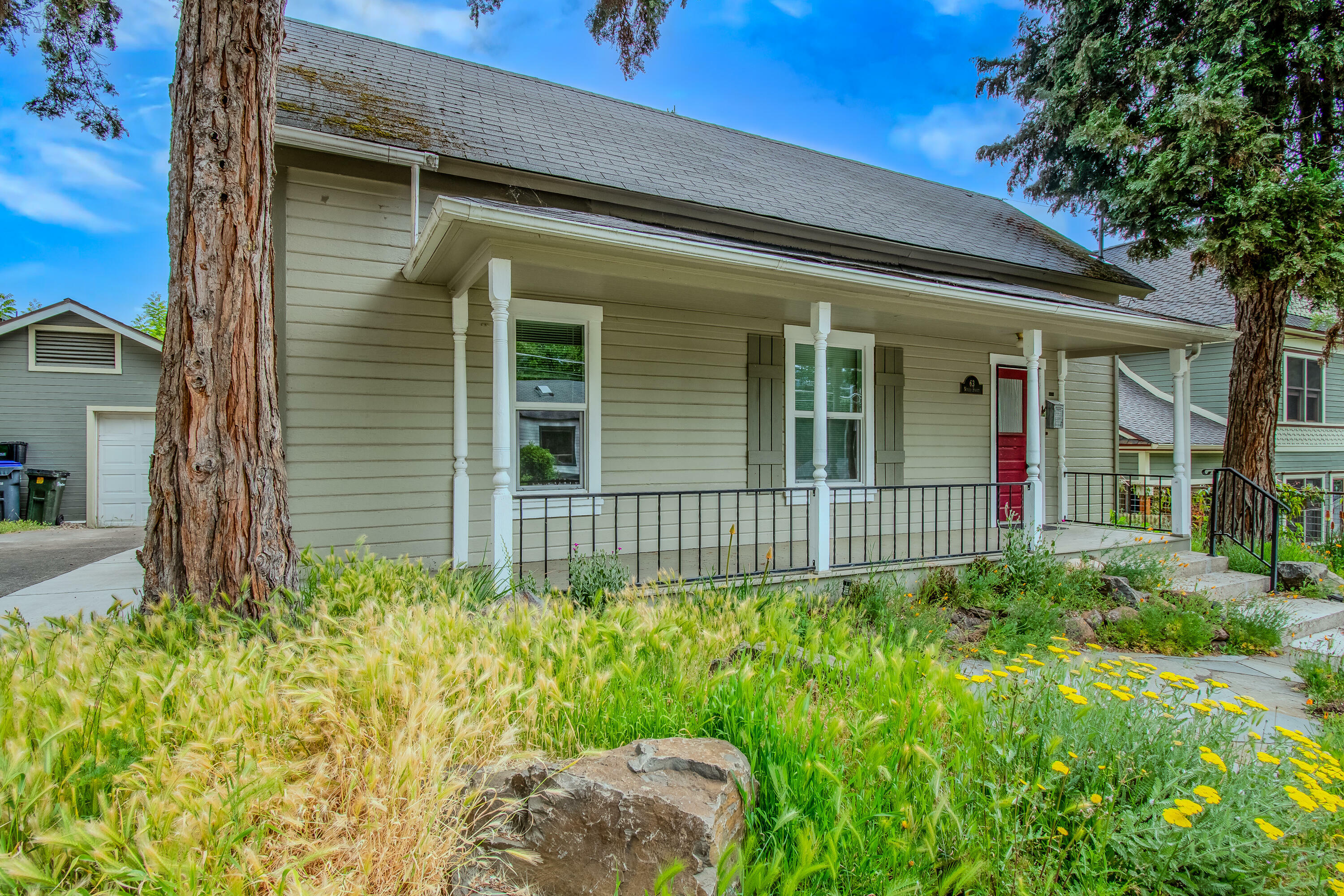 Property Photo: 63 Nutley Street OR 97520