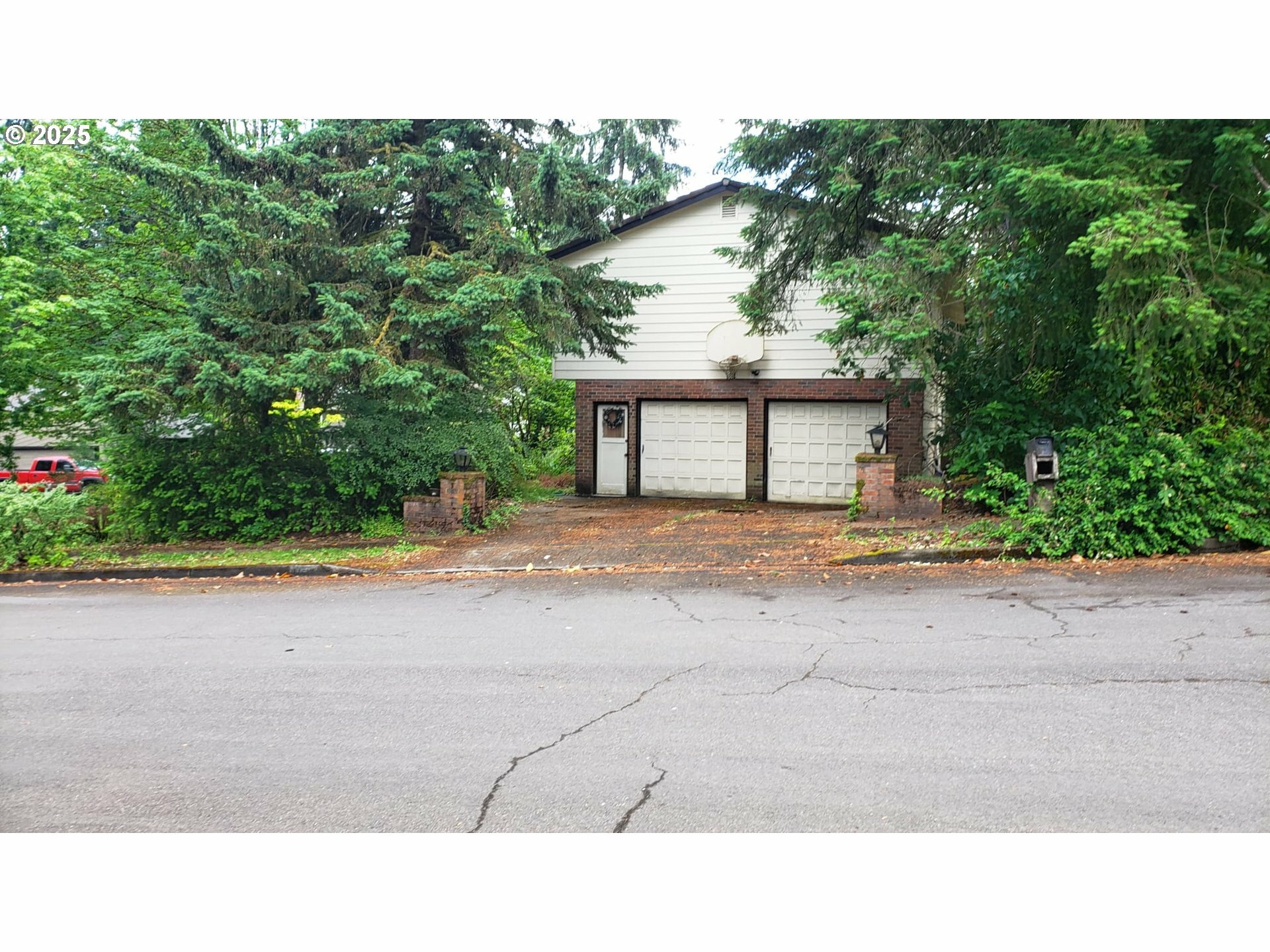 Property Photo: 17855 Deerbrush Ave OR 97035