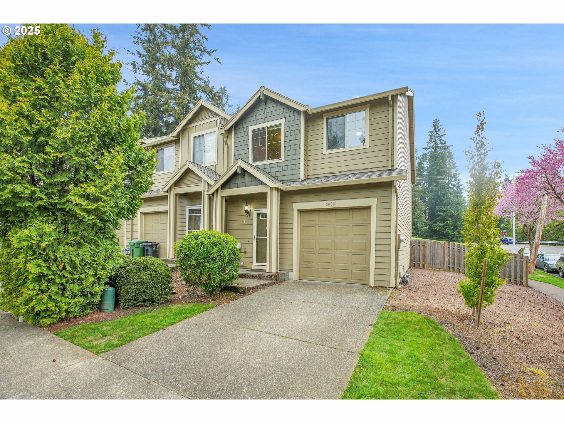 Property Photo: 38651 Galway St OR 97055