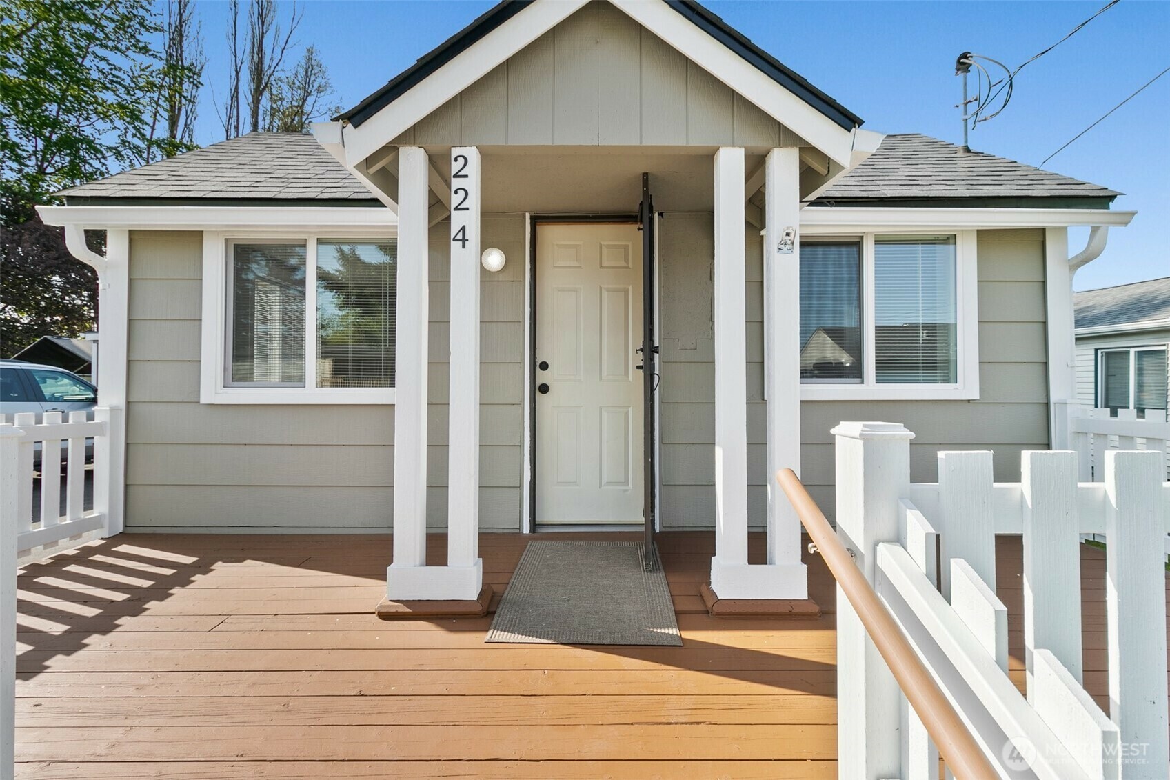 Property Photo: 224 8th Avenue N WA 98001