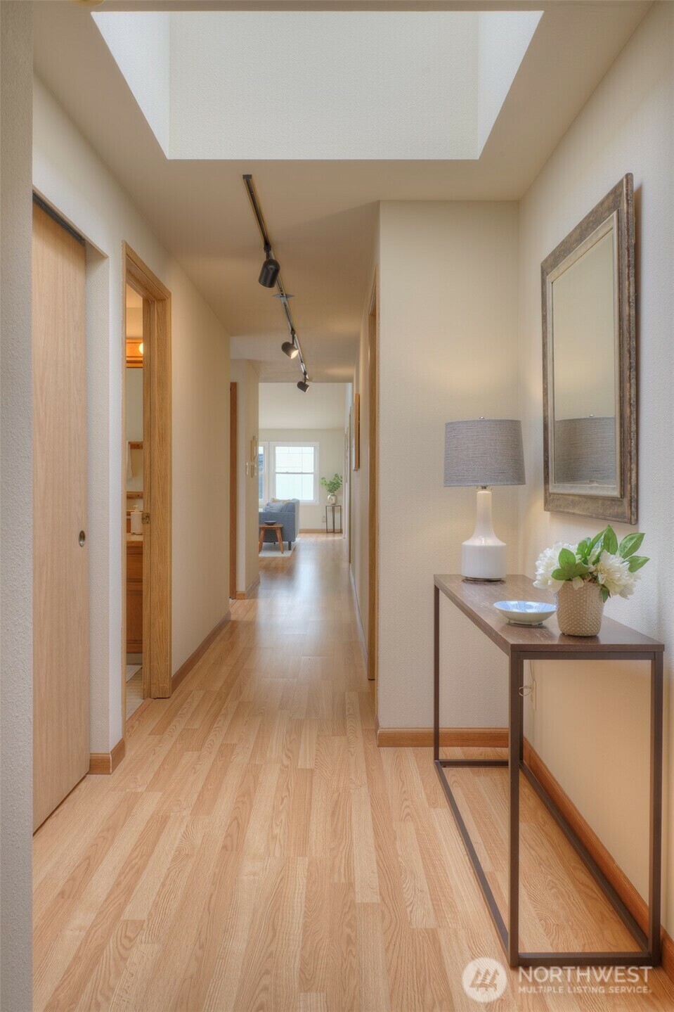 Property Photo: 909 N 35th Street 402 WA 98103