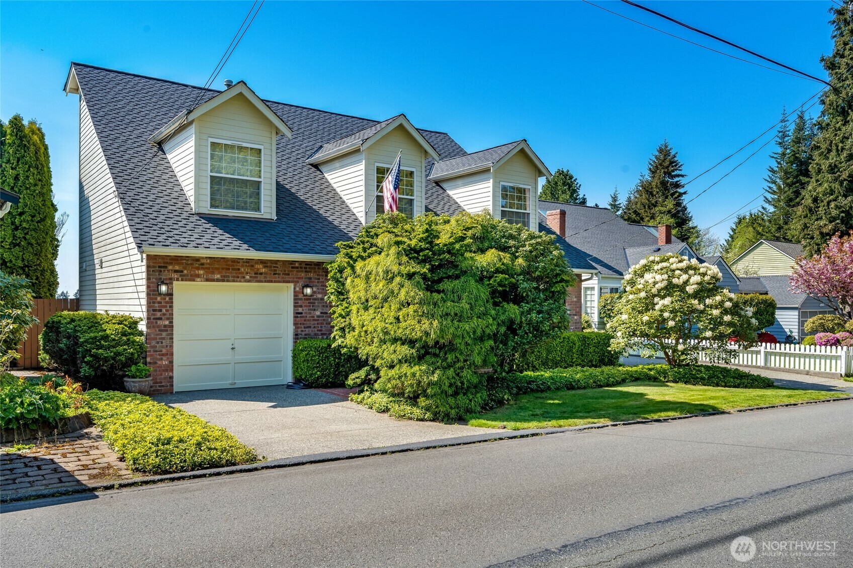 Property Photo: 4920 Seahurst Avenue WA 98203