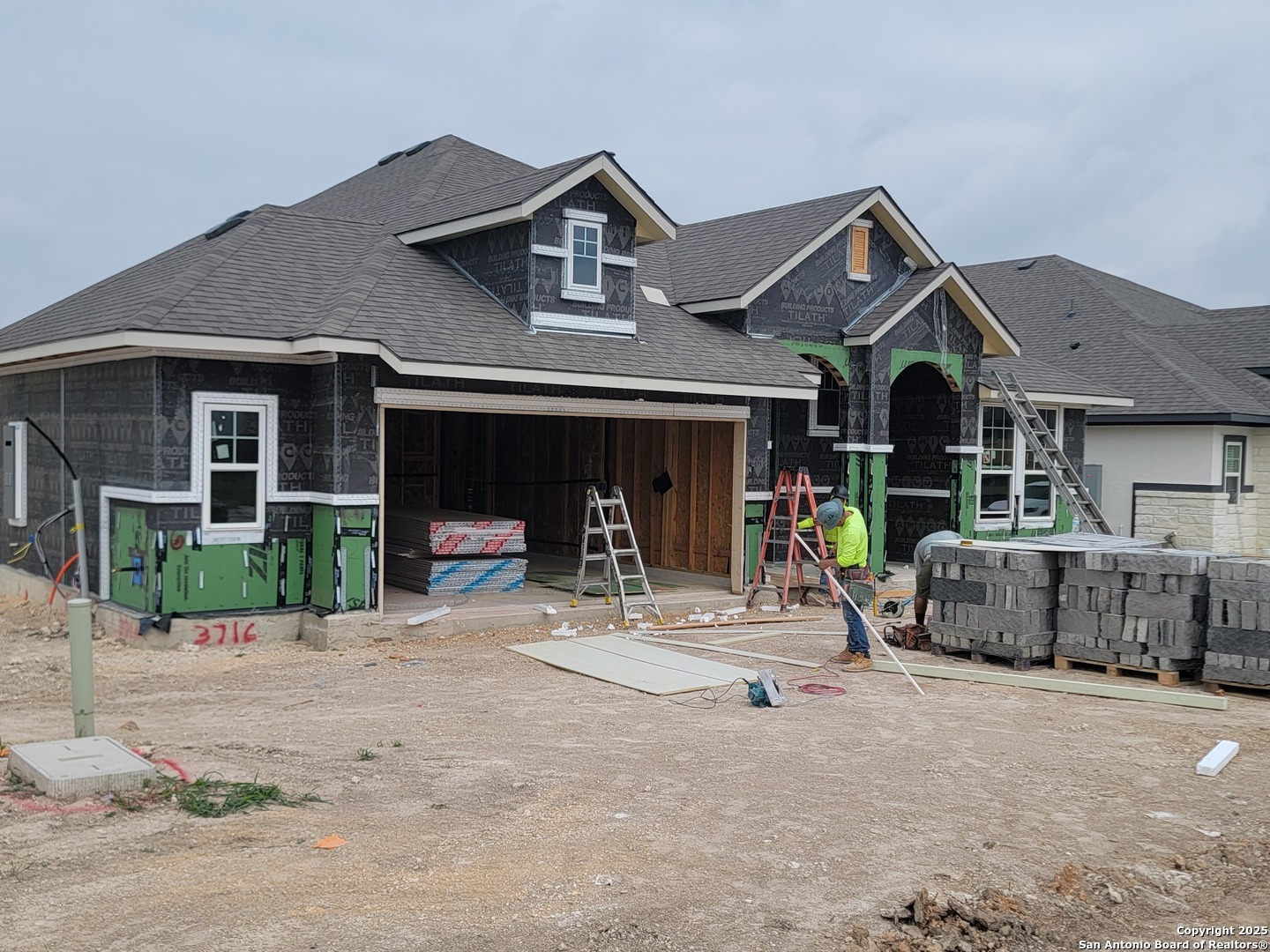 Property Photo: 3716 Canby Oak Bluff TX 78155