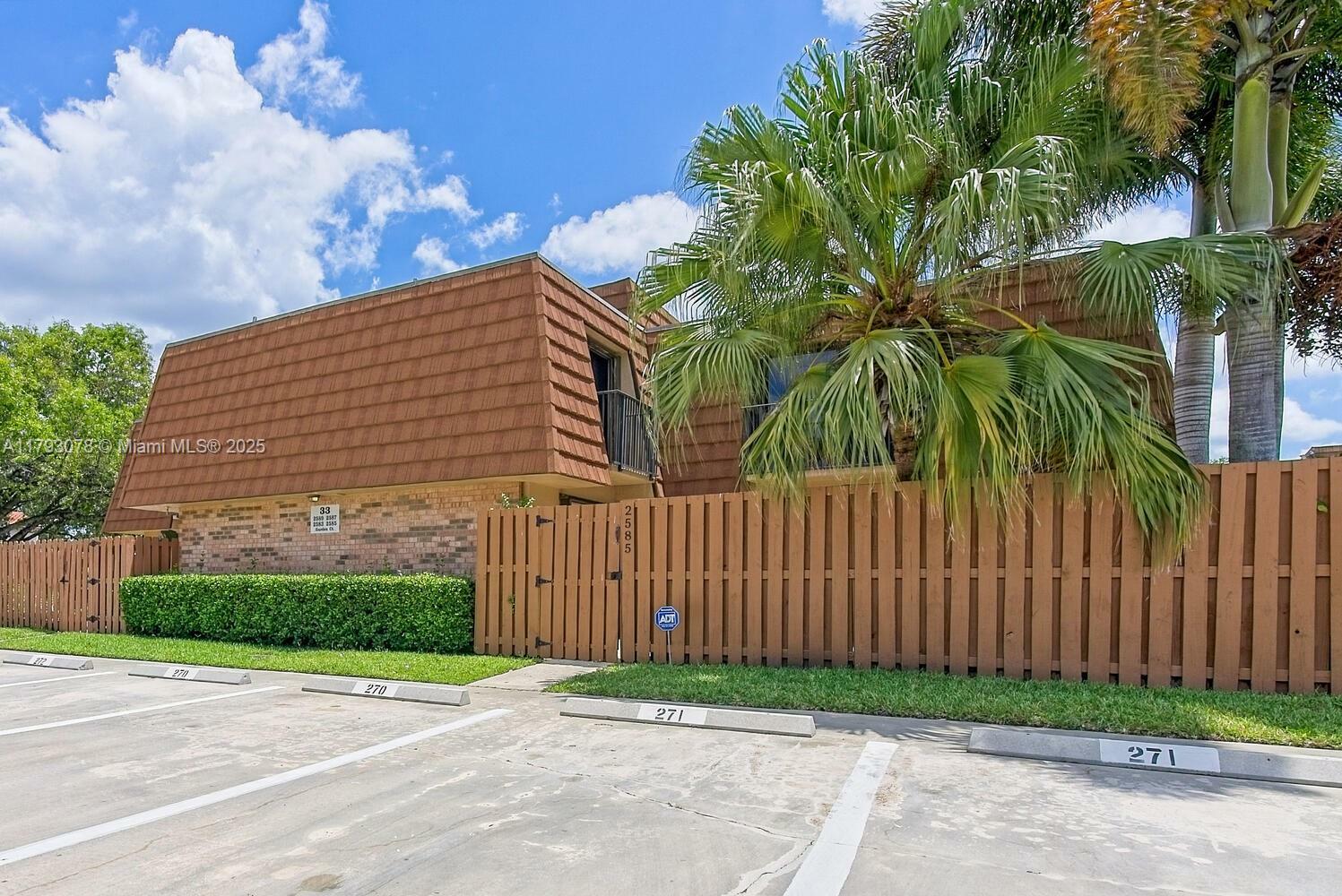 Property Photo:  2585 Garden Ct  FL 33026 