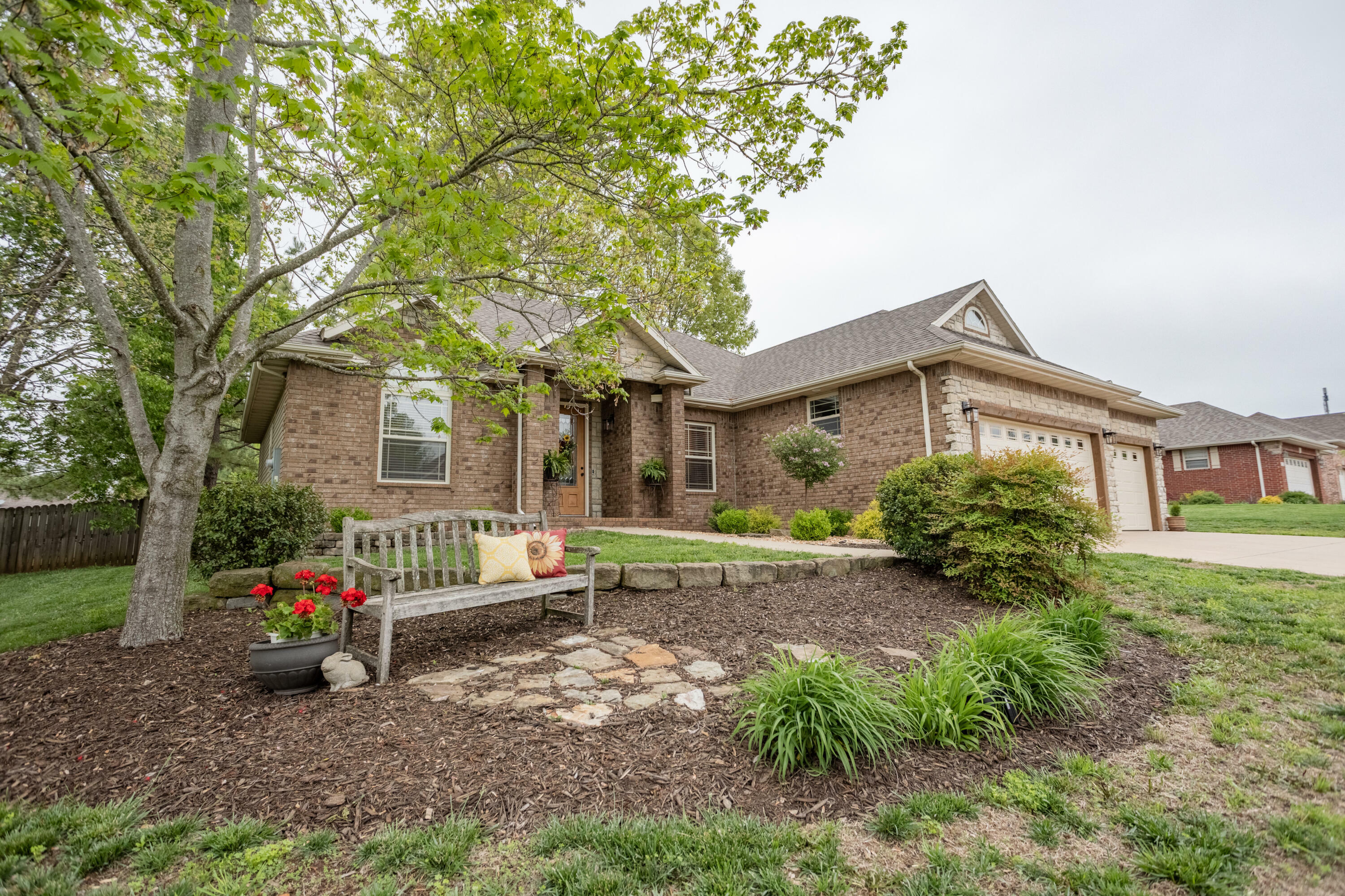 Property Photo: 1733 E Charles Street MO 65738