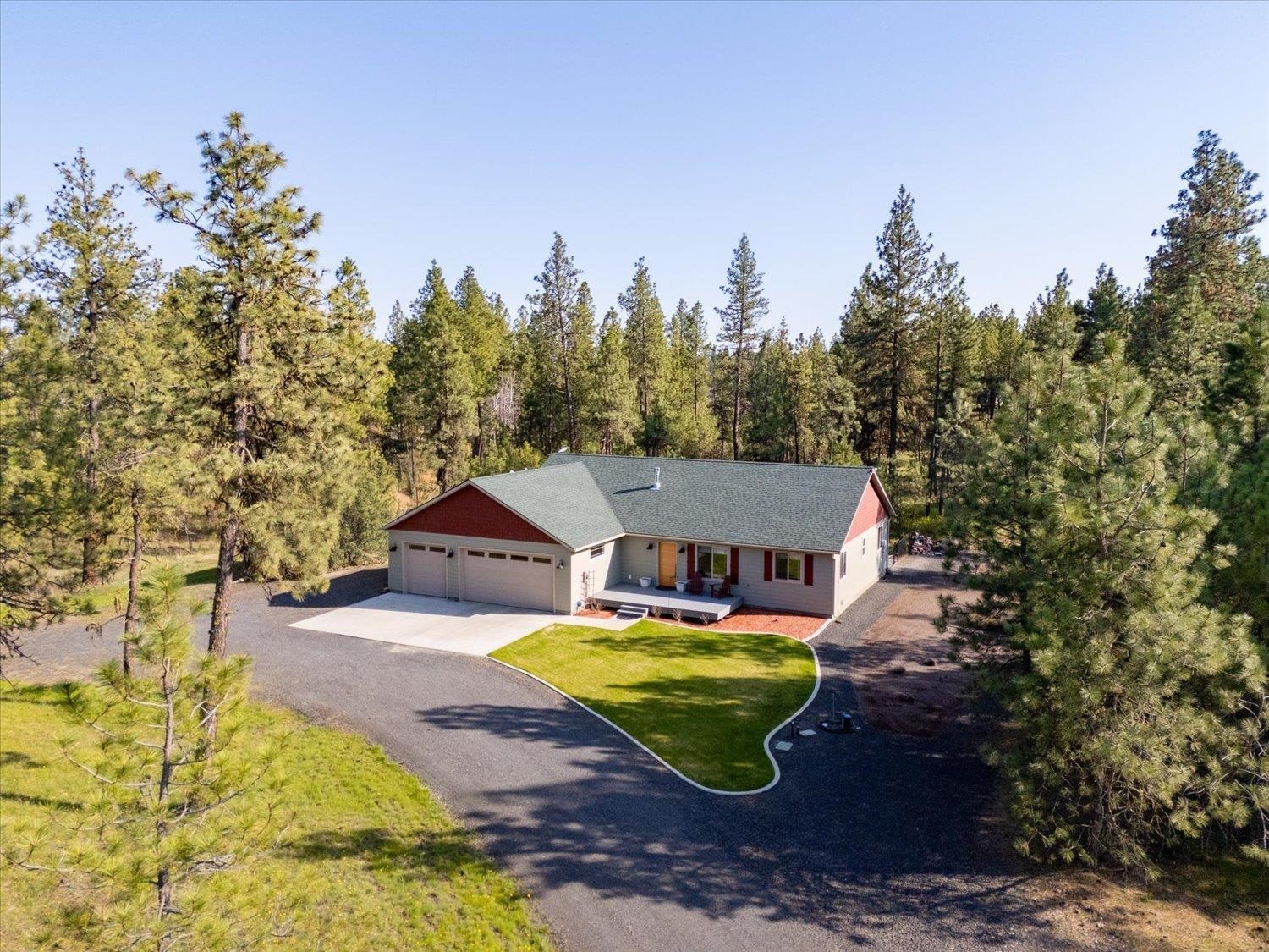 Property Photo: 18008 S Hanson Pond Ln WA 99004