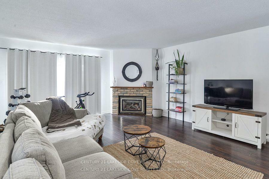Property Photo: 4 Paradise Boulevard 5 ON L0K 1B0