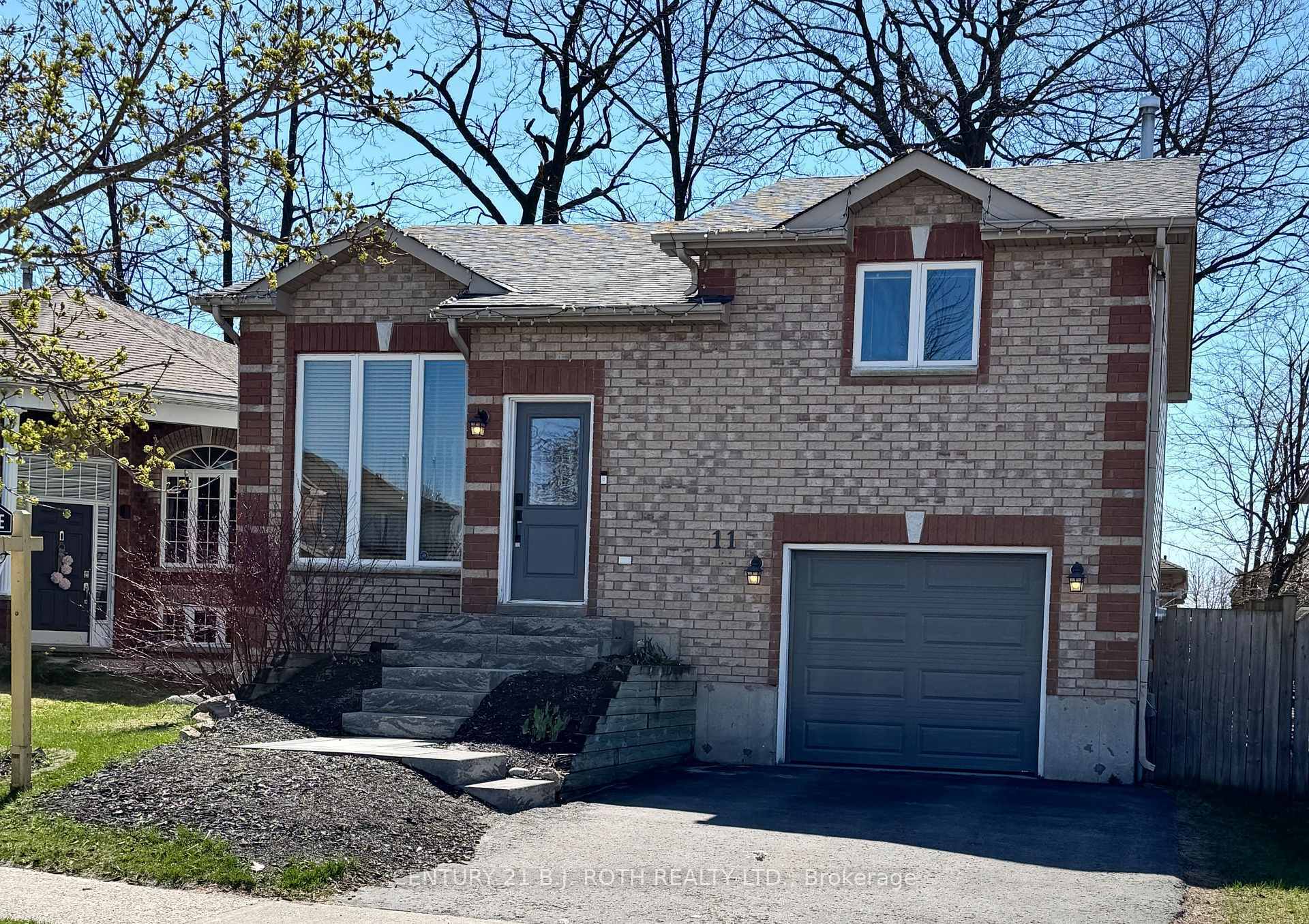 11 Masters Drive  Barrie ON L4M 6W4 photo