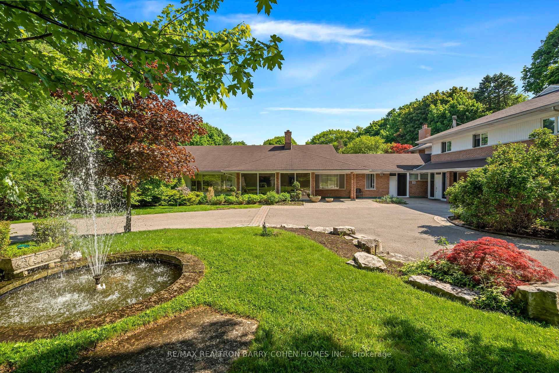 Property Photo: 50 Park Lane Circle ON M3C 2N2