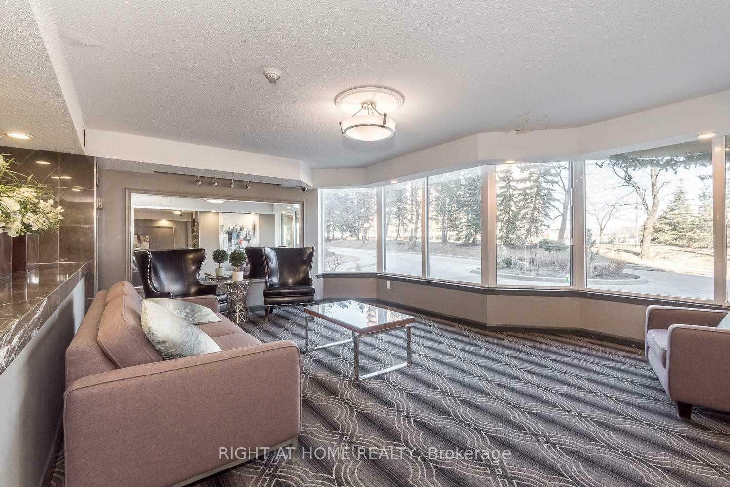 Property Photo:  8 Lisa Street 1803  ON L6T 4S6 