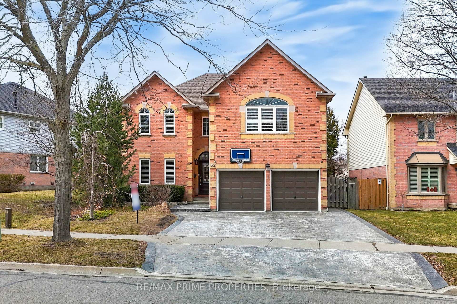 Property Photo: 32 Kennett Drive ON L1P 1L5