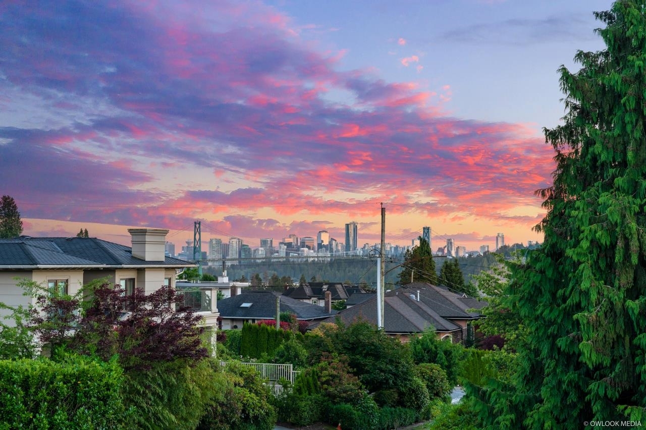 Property Photo: 1208 Haywood Avenue BC V7T 1V1