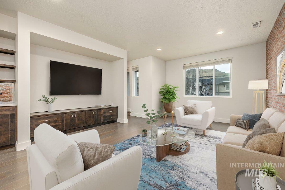 Property Photo: 3785 E Parkcenter Blvd ID 83716