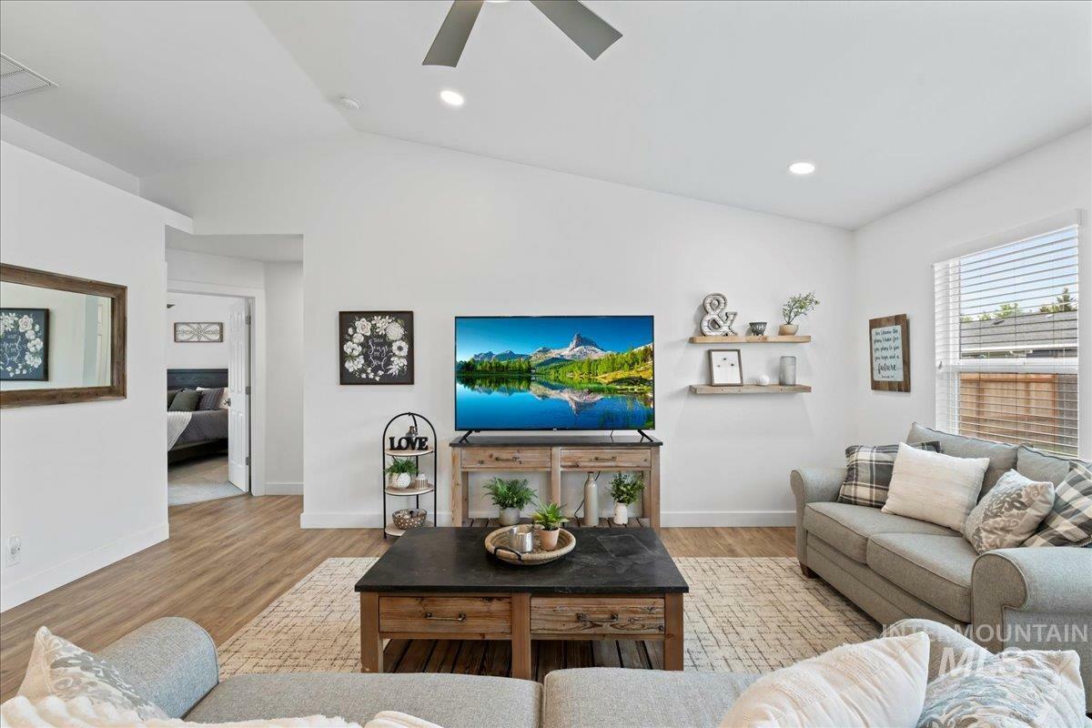 Property Photo: 2550 W Forecast St ID 83642