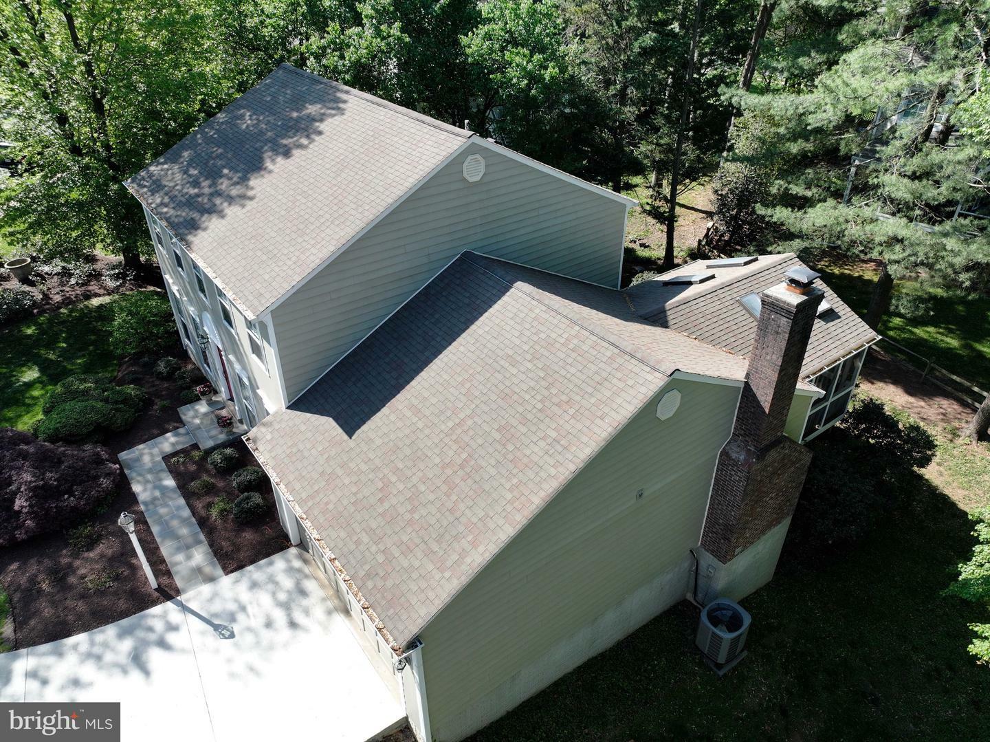 Property Photo: 1612 Autumnwood Drive VA 20194