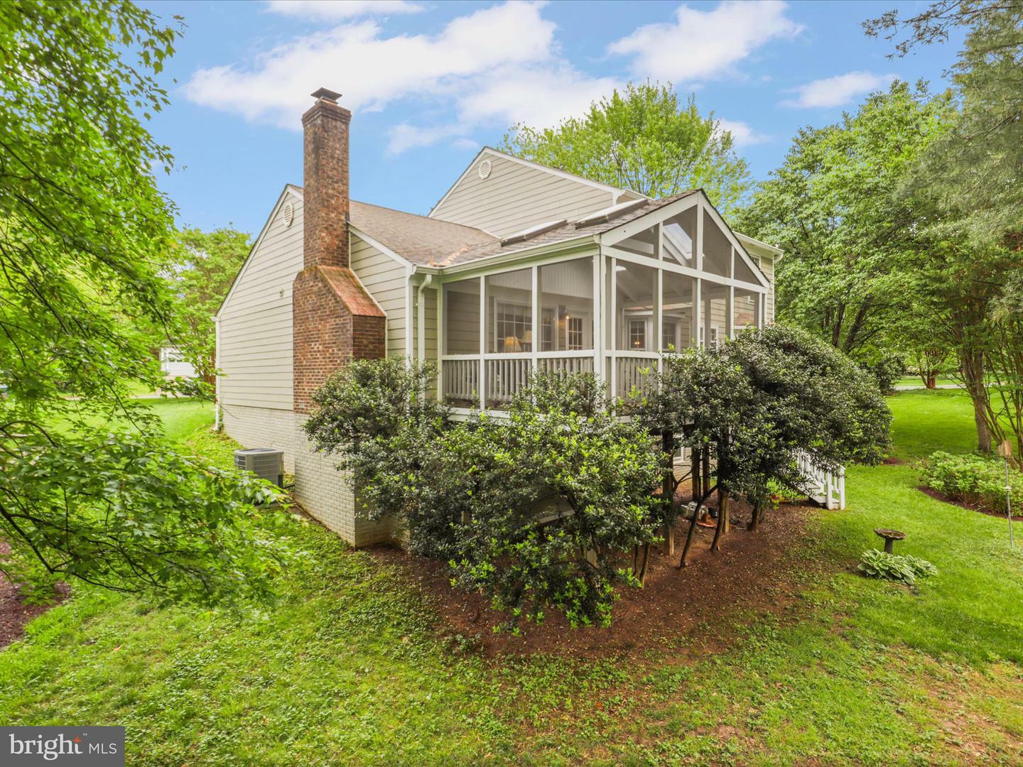 Property Photo: 1612 Autumnwood Drive VA 20194