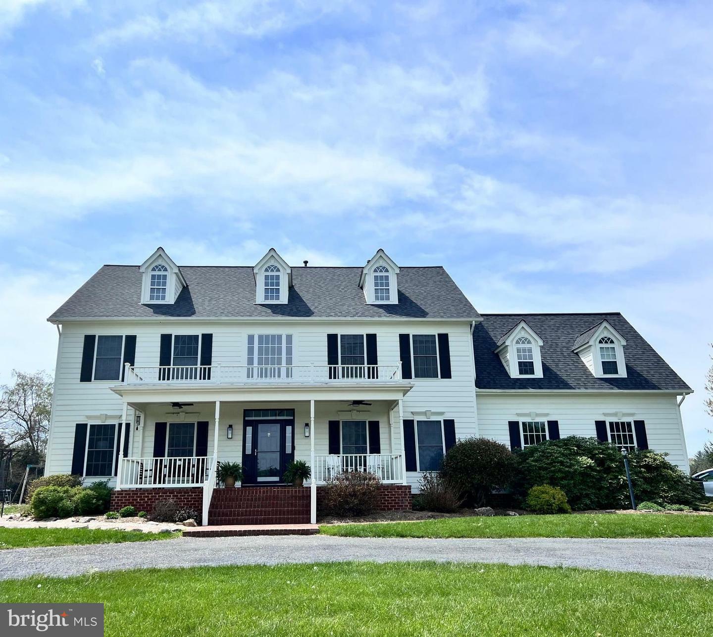 Property Photo: 37000 Cardigan Place VA 20132