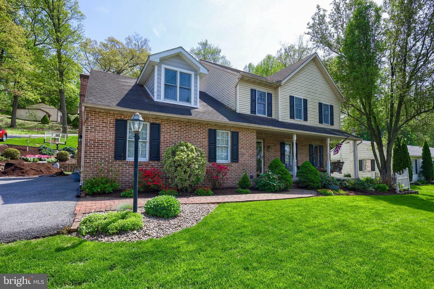 Property Photo: 700 Stonecrest Drive PA 17557