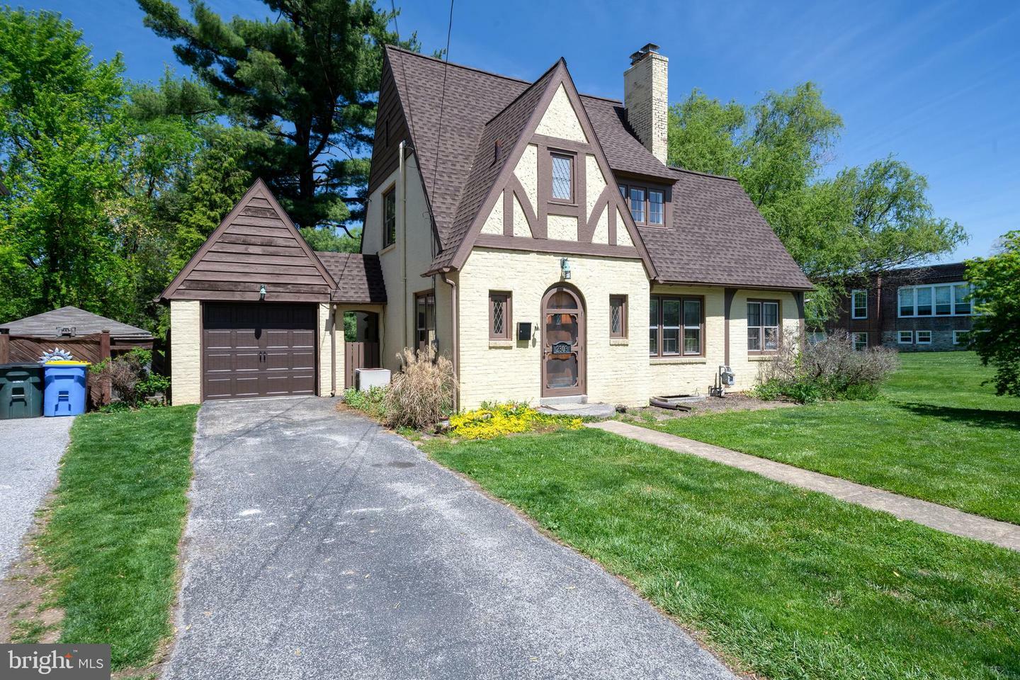 Property Photo: 2303 E Philadelphia Street PA 17402