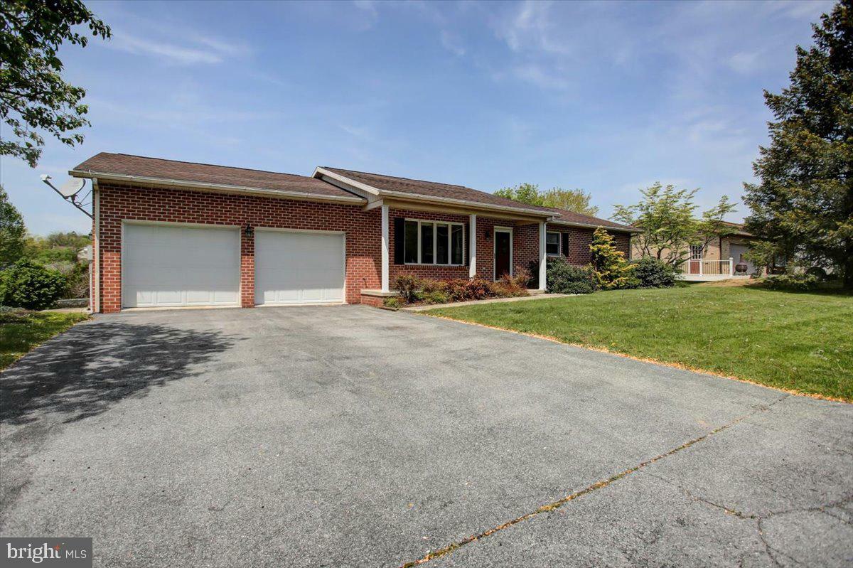 Property Photo: 1665 Elizabeth Drive PA 17202