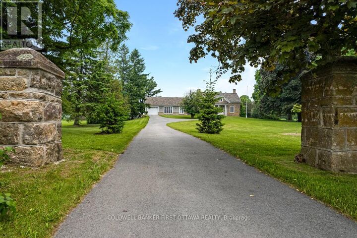 Property Photo:  2638 Rideau Ferry Road  ON K7H 0G5 
