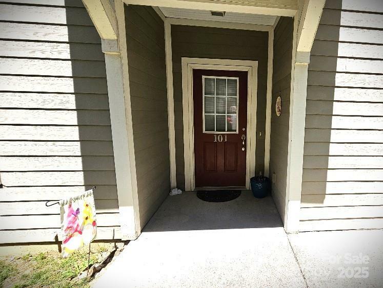 Property Photo: 93 Foxden Drive 101 NC 28732