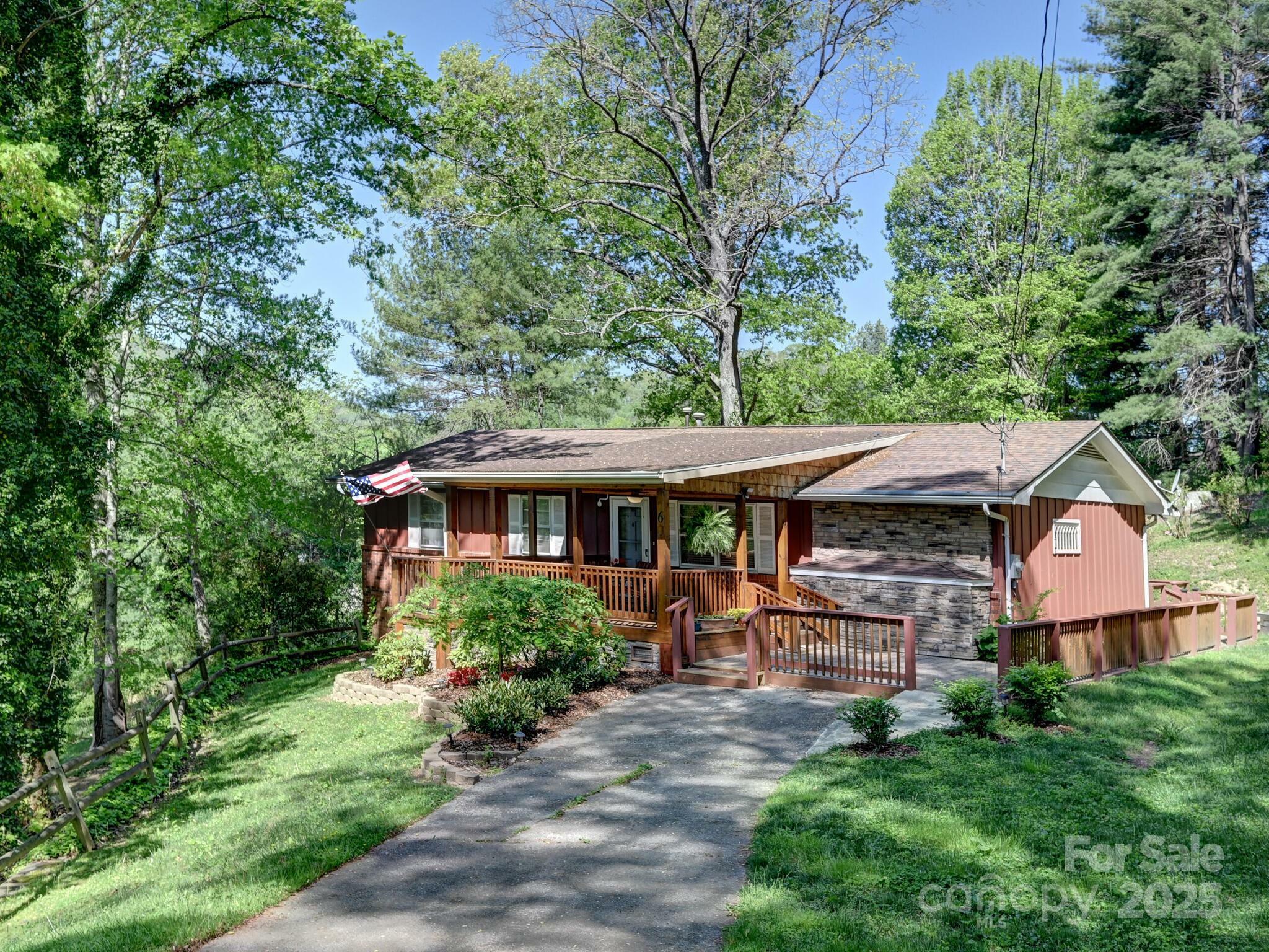 Property Photo: 6 Westridge Court NC 28806