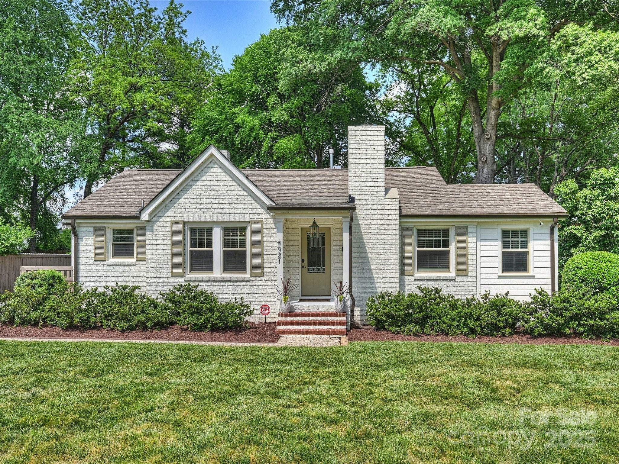Property Photo: 4921 Doris Avenue NC 28205