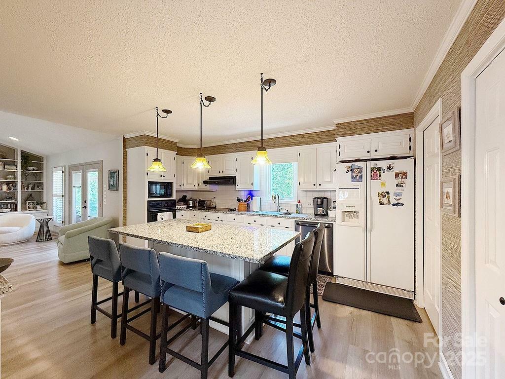 Property Photo: 1550 Ivy Trace NC 28697