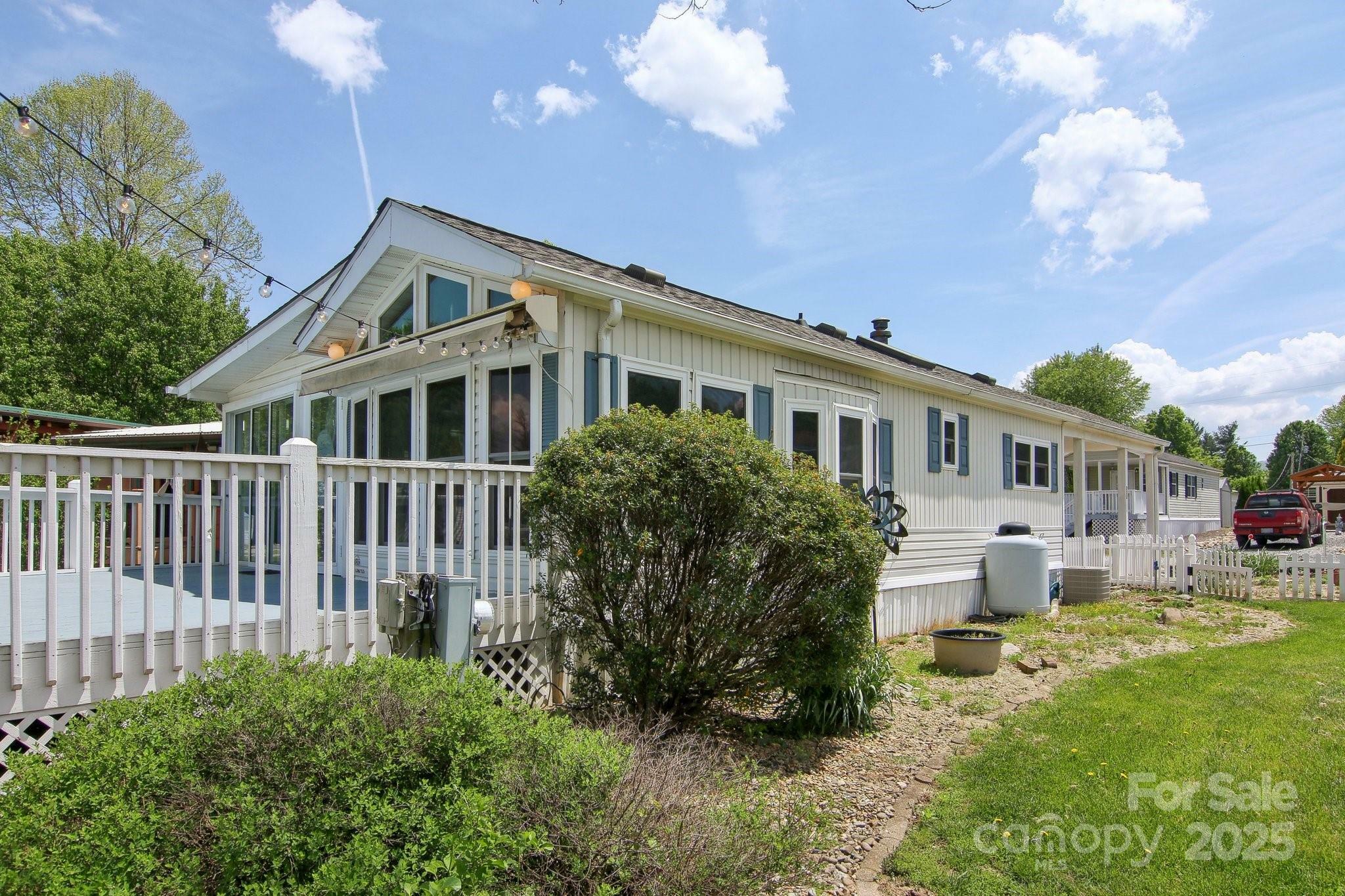 Property Photo: 222 Pike Point NC 28785