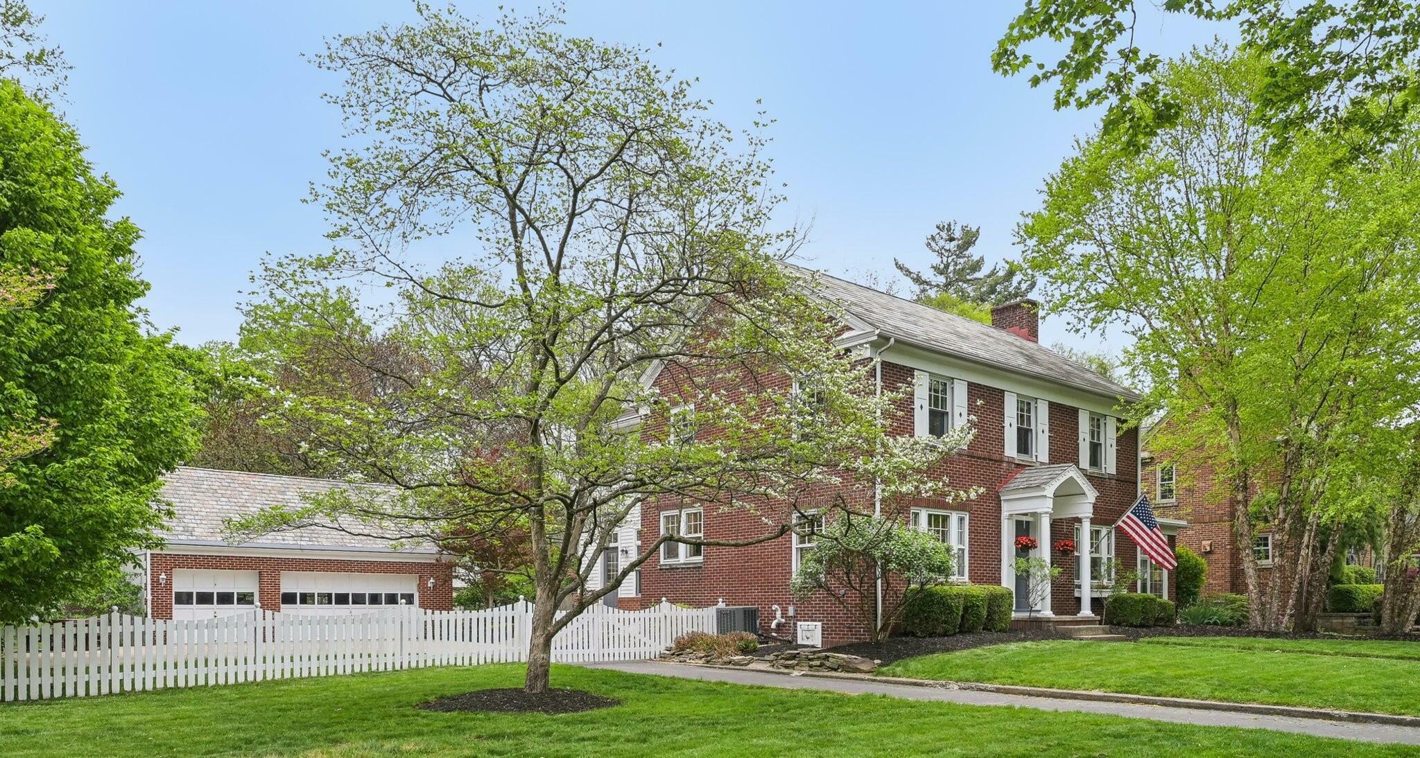 68 W Beaumont Road  Columbus OH 43214 photo