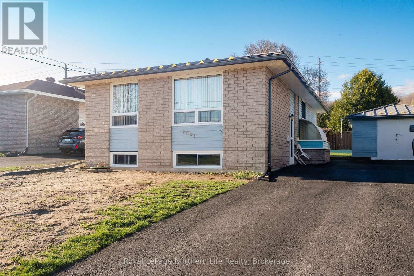 Photo de la propriété: 2091 McKeown Avenue ON P1B 7N8