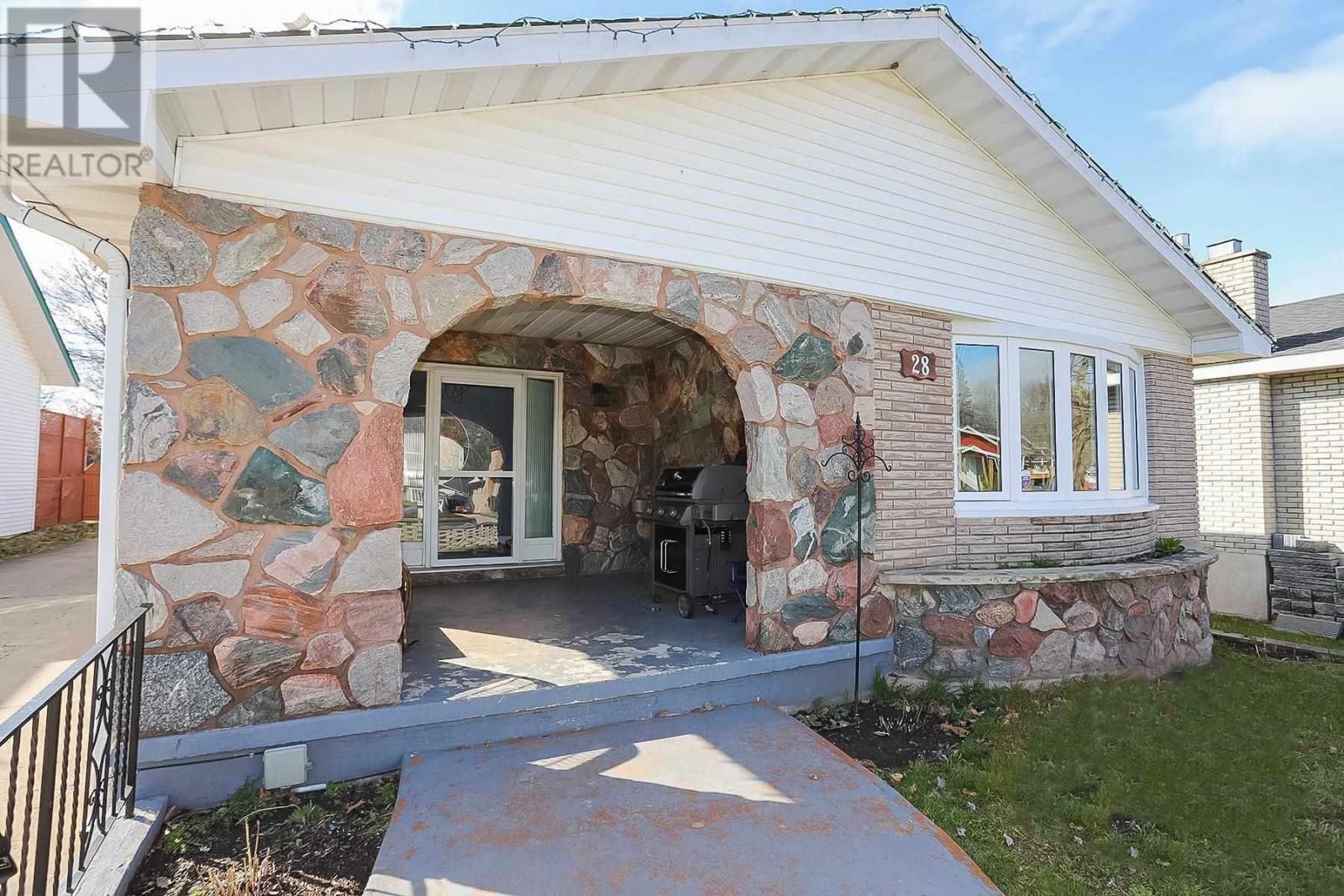 Property Photo: 28 Robin St ON P6A 5X9