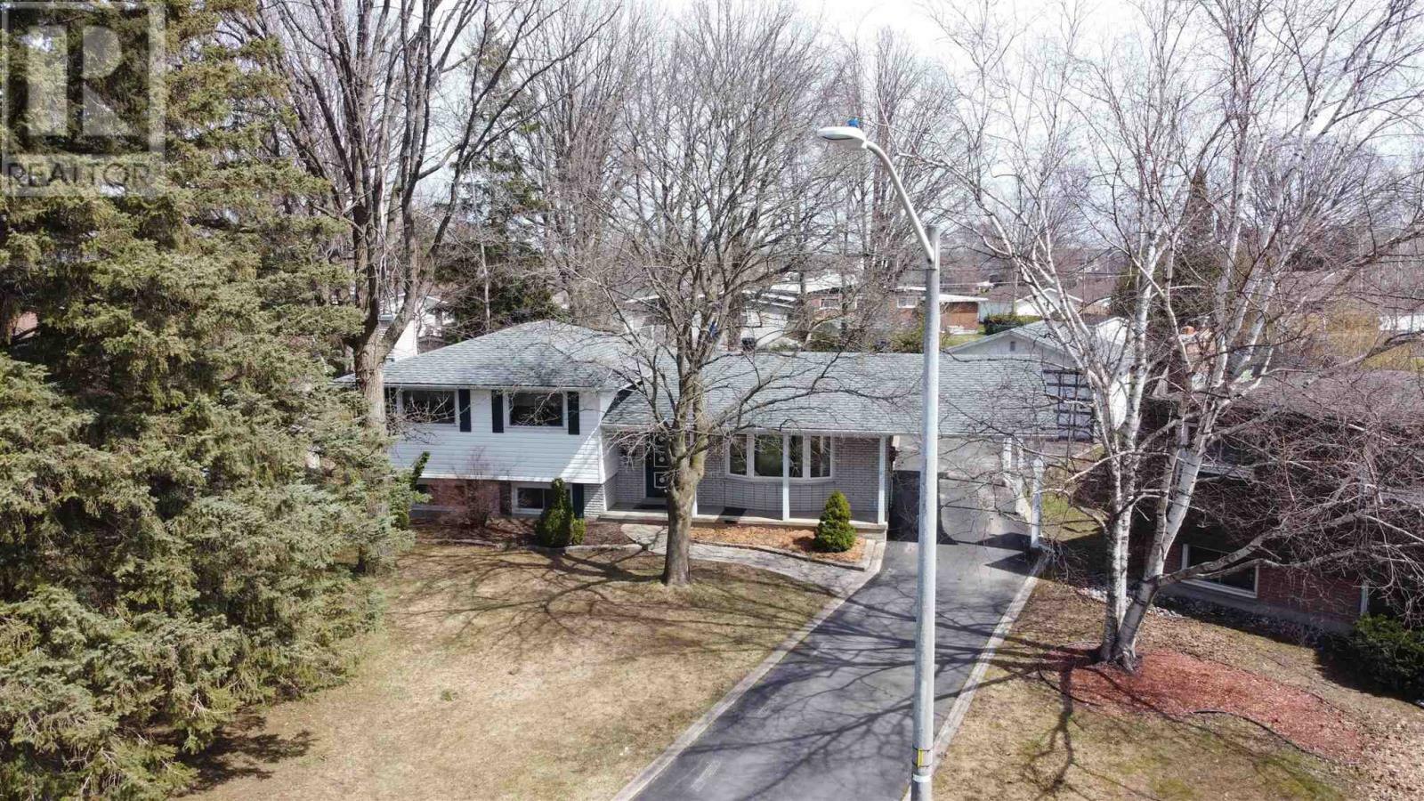 Property Photo: 142 Norden Cres ON P6B 5N5