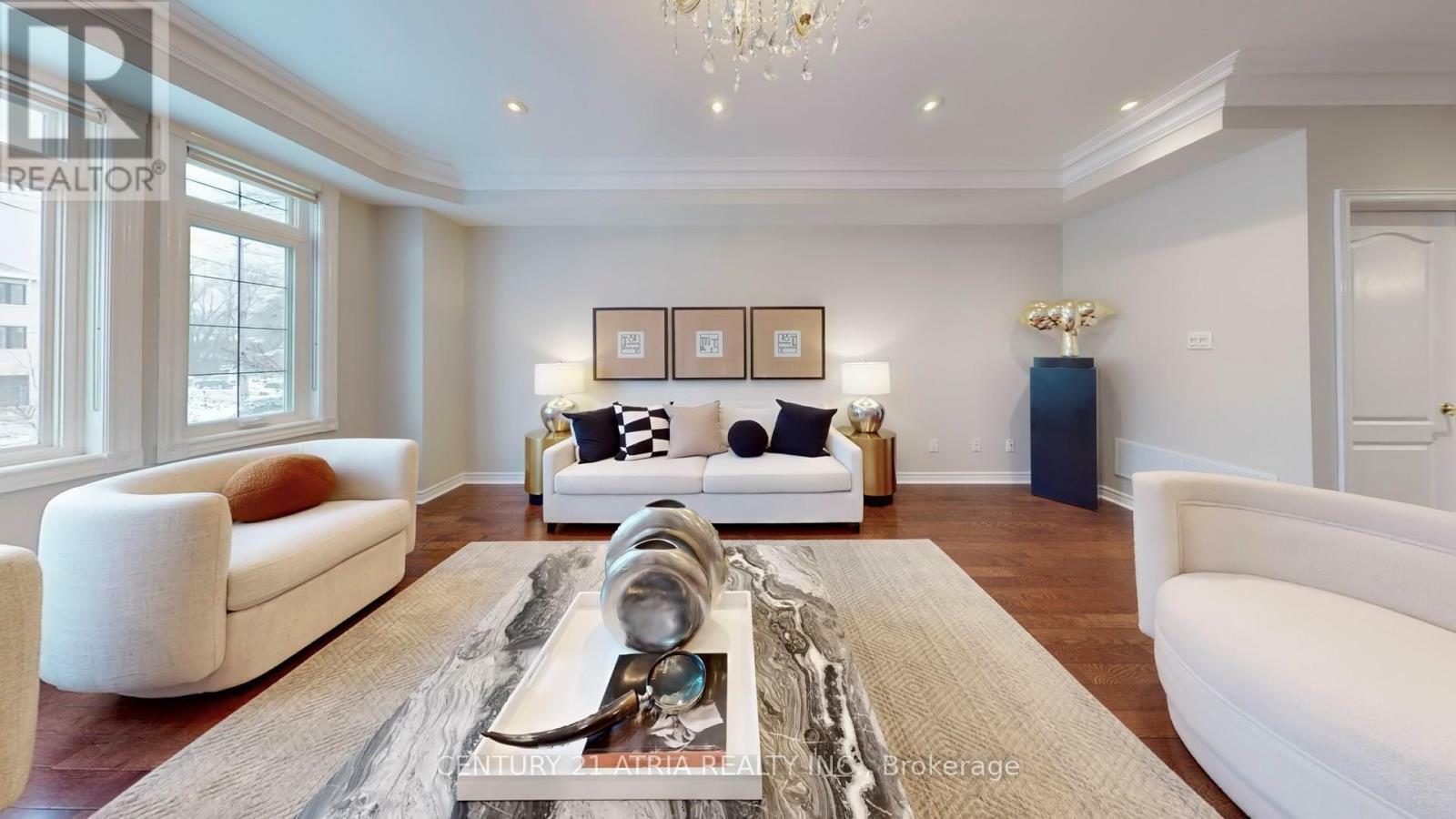 Photo de la propriété: 194 Finch Avenue East ON M2N 4R9