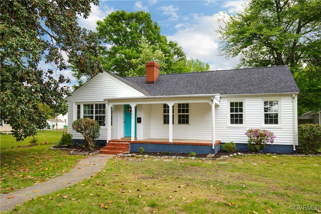 Property Photo: 107 S Kalmia Avenue VA 23075