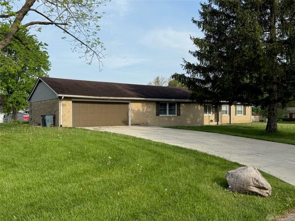 Property Photo: 2720 Shelburne Lane OH 45430