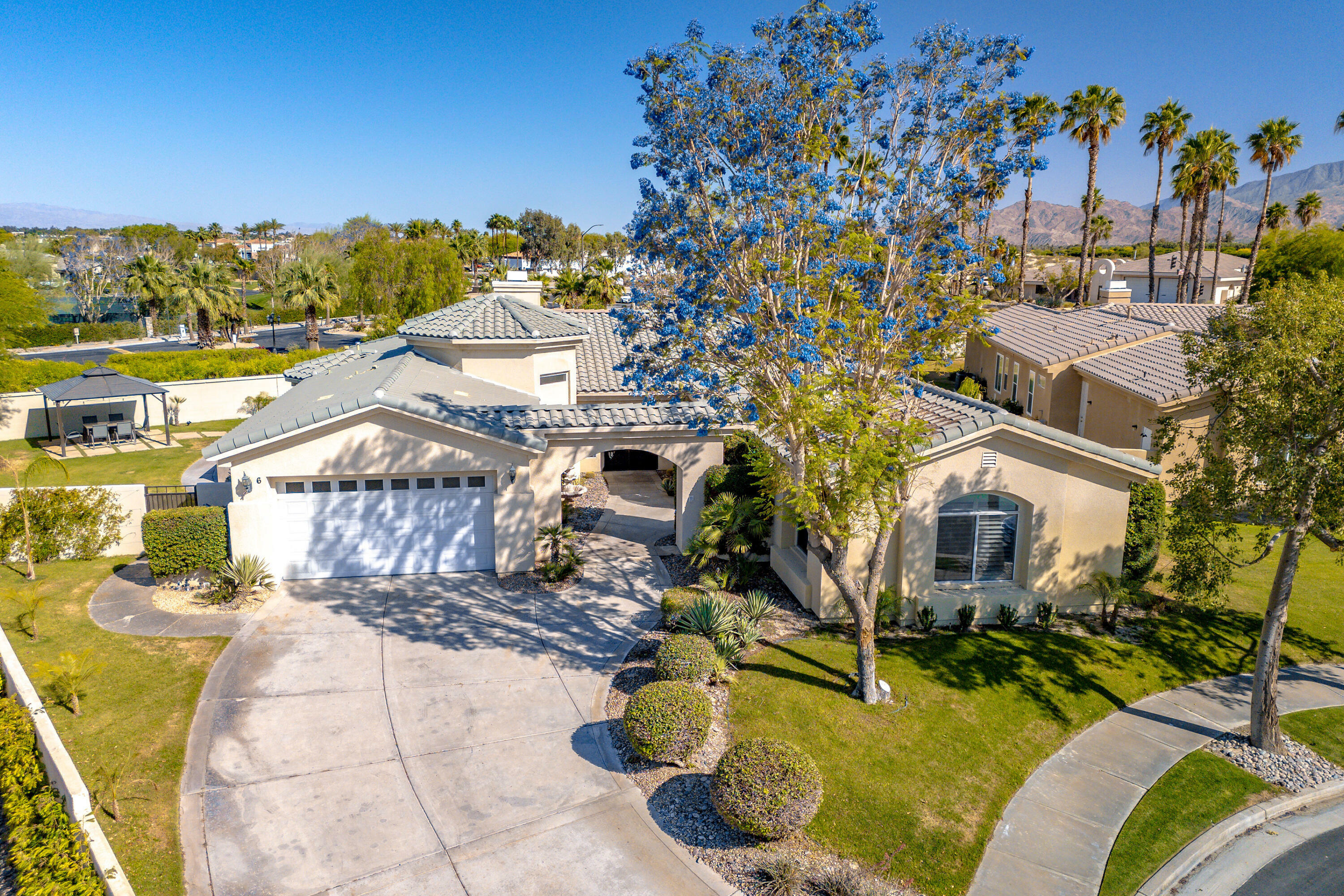 Property Photo: 6 Bristol Court CA 92270