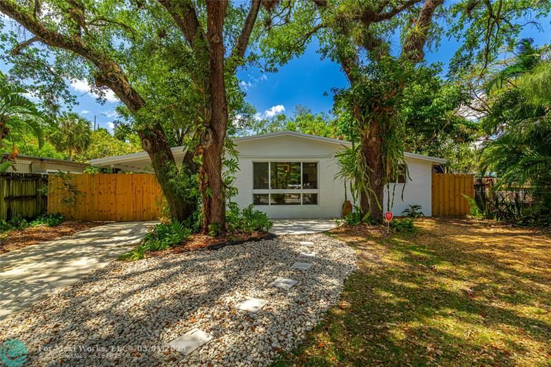 Property Photo: 1601 SW 20th Ave FL 33312