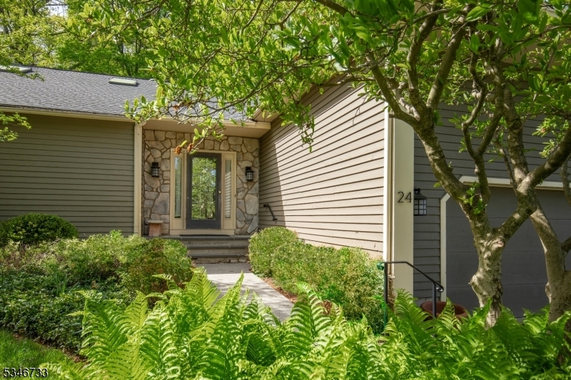 Property Photo: 24 Hunters Cir NJ 08833