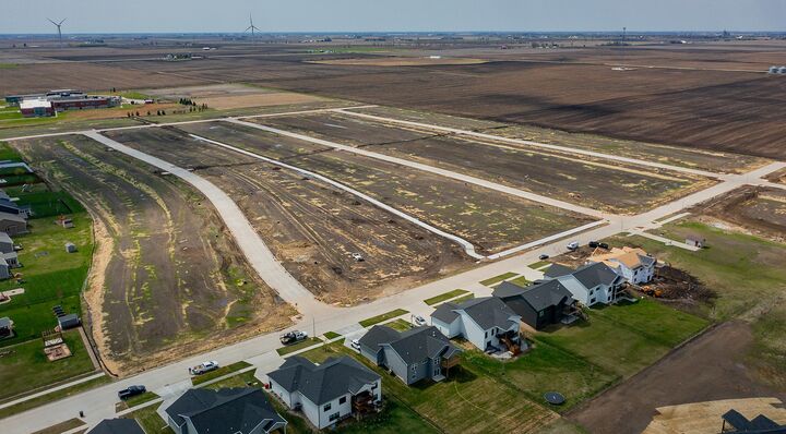 Property Photo: 904 Wild Oak Drive IA 50124