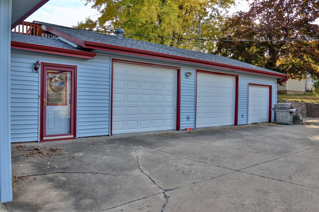 Property Photo: 617 N Main Street IA 50170